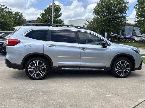 Used 2025 Subaru Ascent Touring w/ Popular Package #2 AWD/4WD image 2