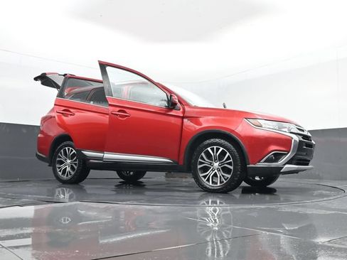 Used 2018 Mitsubishi Outlander GT AWD/4WD image 34