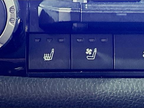 Used 2024 Toyota Tundra Limited image 17