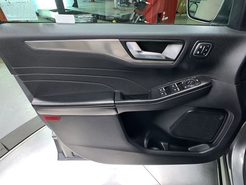 Used 2022 Ford Escape Titanium w/ Class II Trailer Tow Package image 15