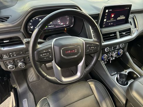 Used 2022 GMC Yukon XL SLT w/ SLT Premium Package image 18