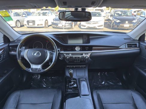 Used 2013 Lexus ES 350 Base 4dr Sedan w/ Luxury Pkg image 15
