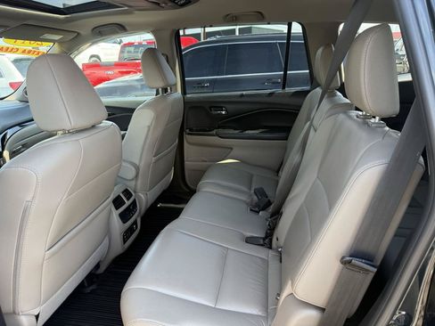 Used 2017 Honda Pilot Touring image 13