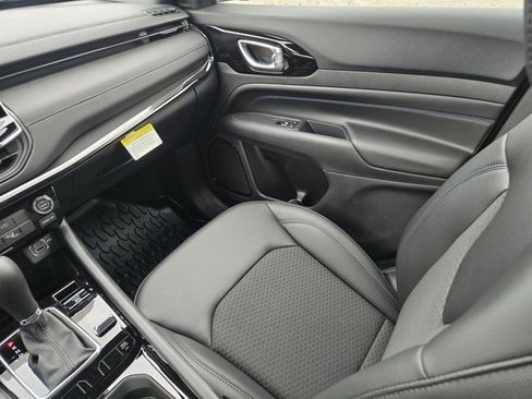 New 2026 Jeep Compass Latitude image 19