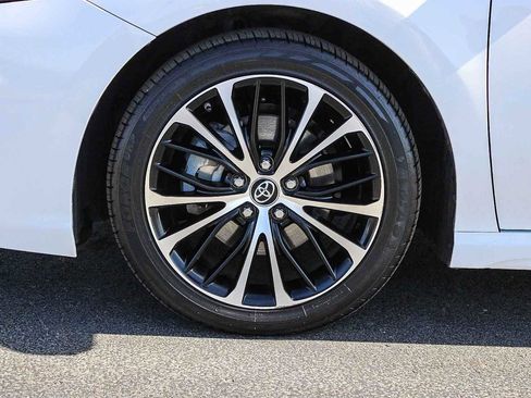 Used 2019 Toyota Camry SE image 9