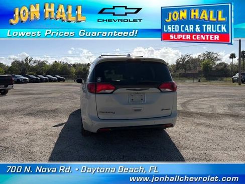 Used 2020 Chrysler Pacifica Touring-L w/ S Appearance Package image 8