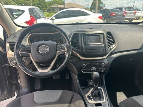 Used 2014 Jeep Cherokee Latitude w/ Comfort/Convenience Group FWD image 14