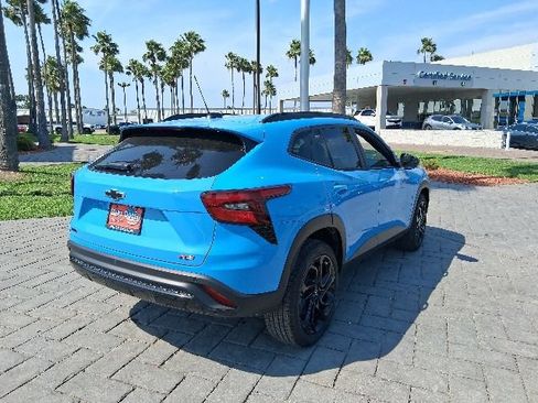 Used 2024 Chevrolet Trax RS w/ Sunroof Package FWD image 4