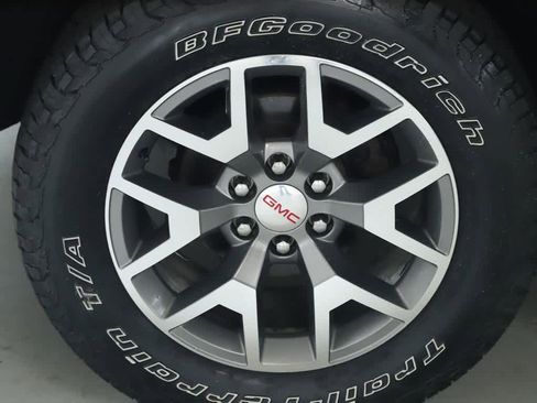 Used 2018 GMC Sierra 1500 SLT AWD/4WD image 39