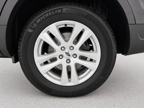 Used 2019 Ford Explorer XLT w/ Equipment Group 202A AWD/4WD image 33