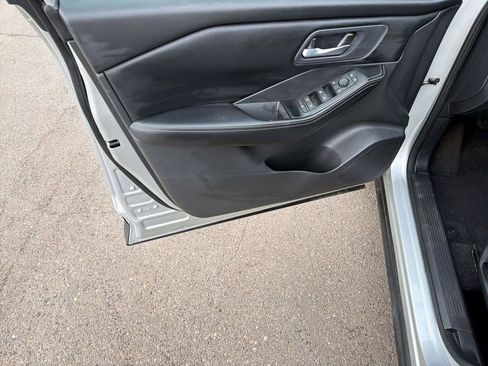 Used 2025 Nissan Rogue SV FWD image 21