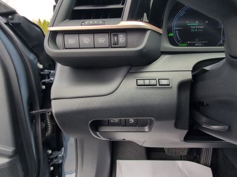 Certified 2025 Toyota Crown Signia image 19