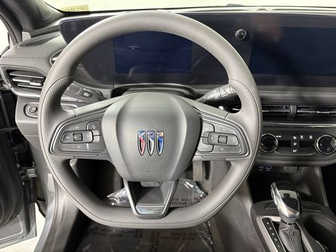 Used 2025 Buick Envista Preferred FWD image 27
