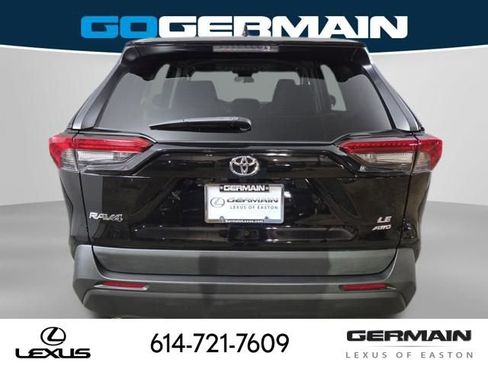 Used 2022 Toyota RAV4 LE image 10