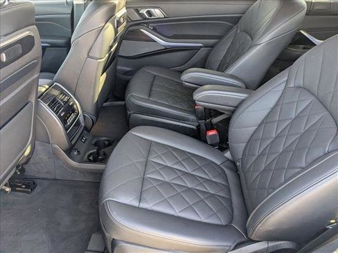 Used 2024 BMW X7 xDrive40i w/ Premium Package image 19