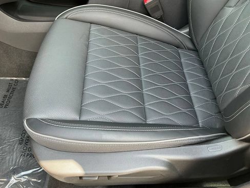 Used 2023 Buick Envision Avenir AWD/4WD image 18