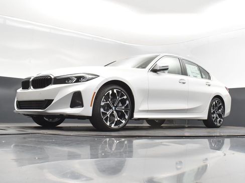 Certified 2025 BMW 330i Sedan w/ Premium Package image 38