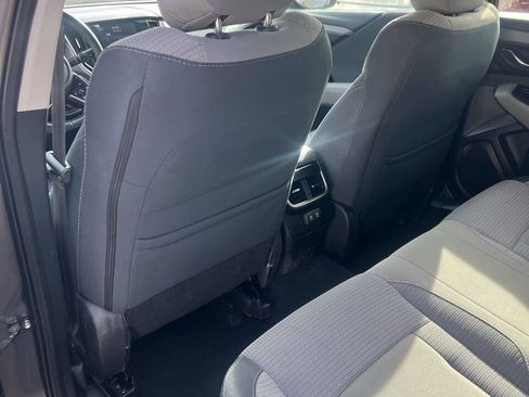 Used 2022 Subaru Outback Premium image 12