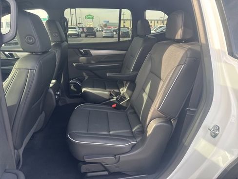 Used 2025 Buick Enclave Preferred image 22