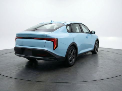 Used 2025 Kia K4 LXS image 9