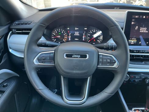 Used 2025 Jeep Compass Limited image 28