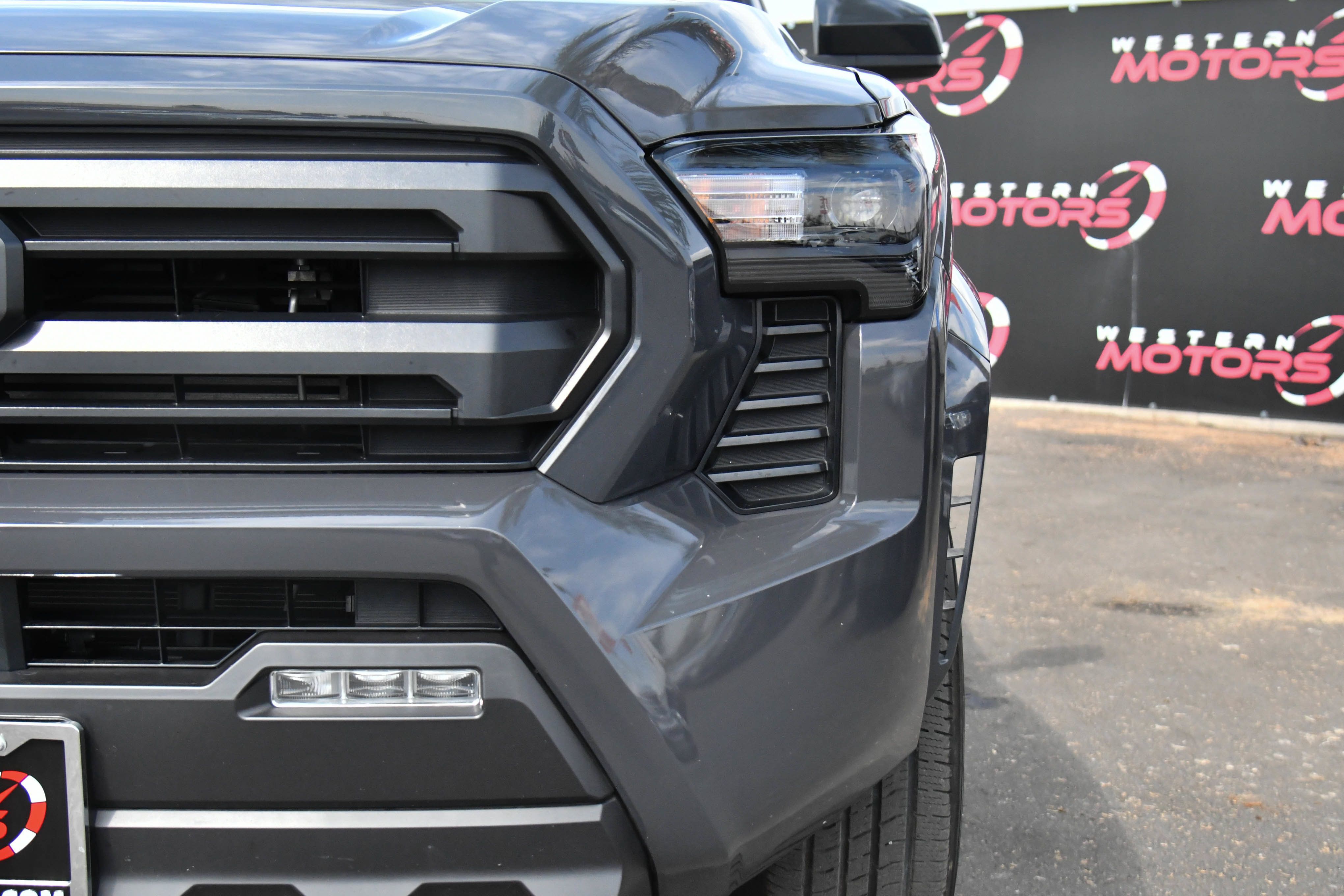 Used 2025 Toyota Tacoma SR5 AWD/4WD image 11