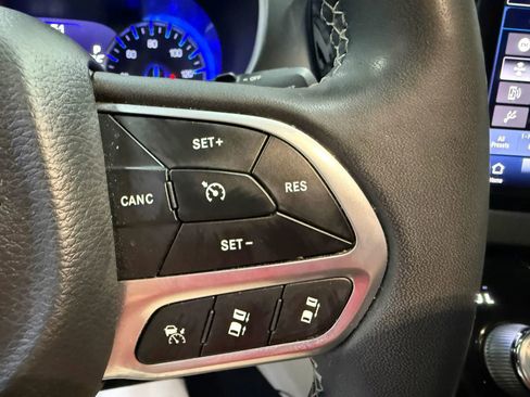 Used 2023 Chrysler Pacifica Touring-L image 46