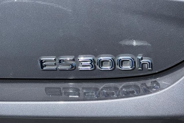 Used 2021 Lexus ES 300h w/ Accessory Package FWD image 32