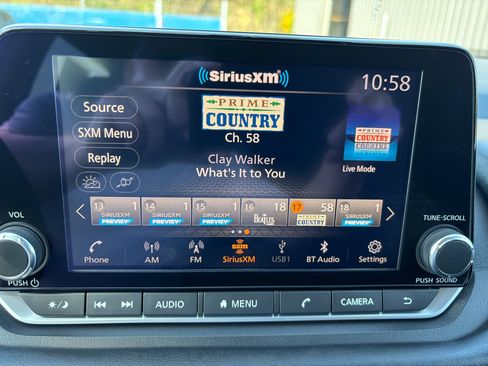 Used 2024 Nissan Rogue SV image 19