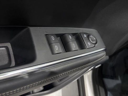 Used 2025 GMC Acadia Elevation image 13