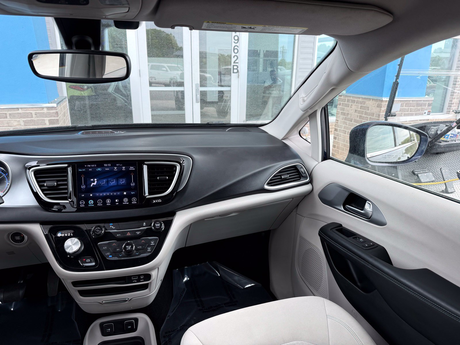 Used 2018 Chrysler Pacifica Touring Plus FWD image 32