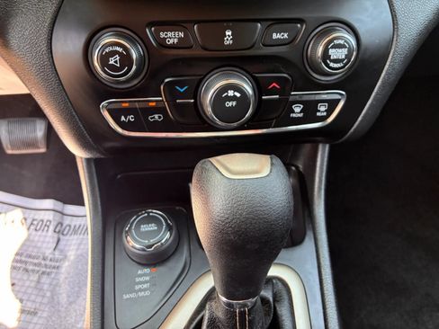 Used 2017 Jeep Cherokee Sport w/ Cold Weather Group AWD/4WD image 24