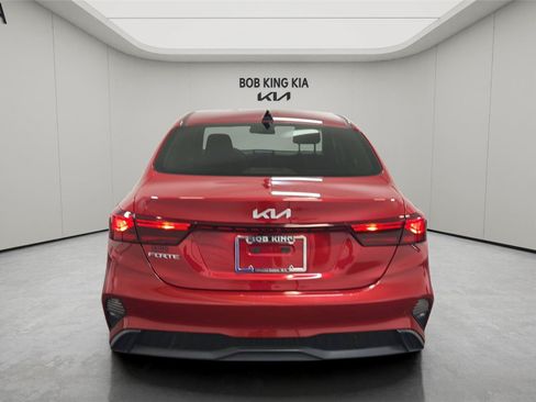Used 2022 Kia Forte LXS FWD image 4