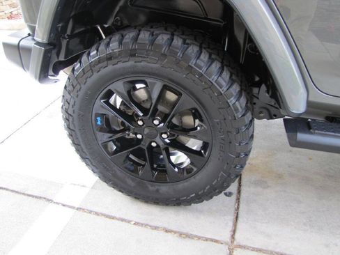 Used 2023 Jeep Wrangler Unlimited Sahara w/ Cold Weather Group AWD/4WD image 28