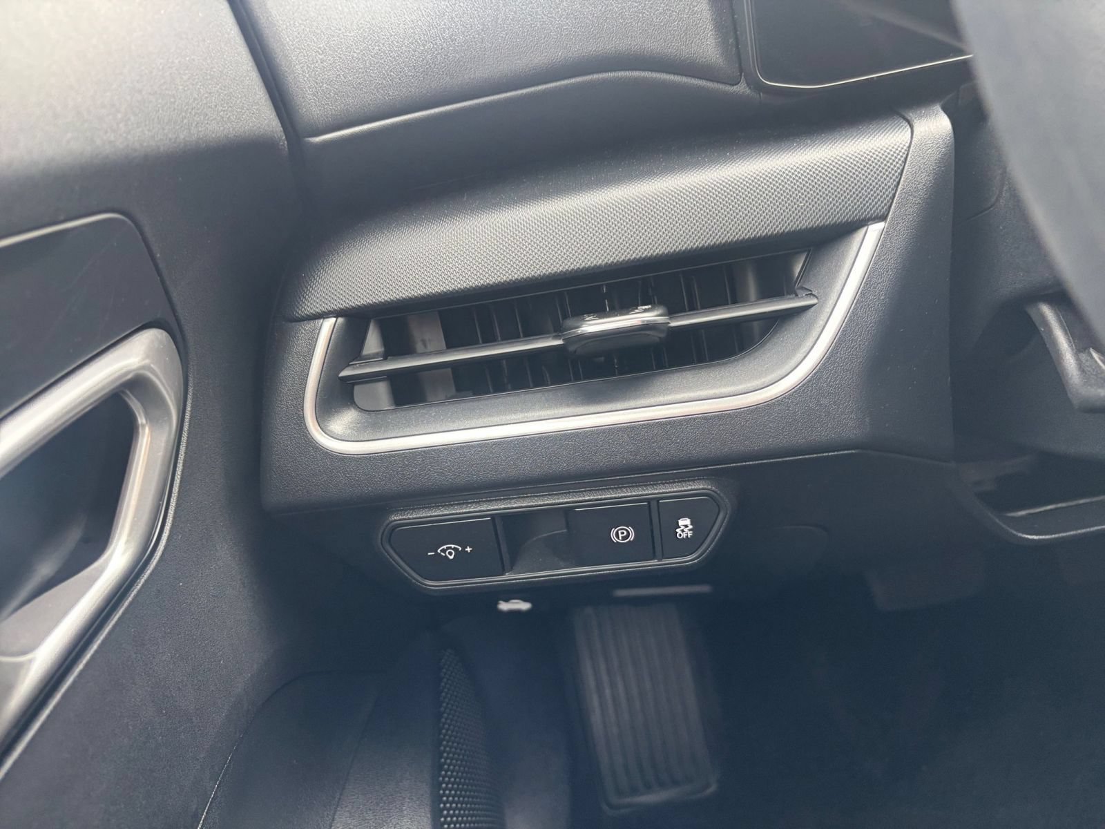 Used 2026 Kia K4 FWD image 32