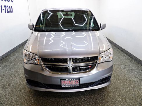 Used 2016 Dodge Grand Caravan SE FWD image 2