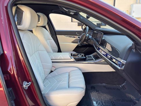 Used 2023 BMW 760i xDrive AWD/4WD image 16