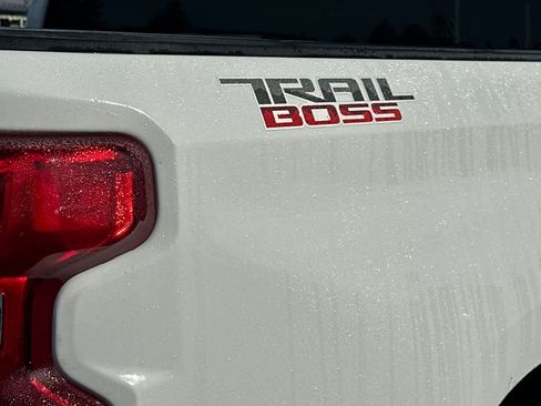 Used 2021 Chevrolet Silverado 1500 LT Trail Boss w/ Bed Protection Package image 15