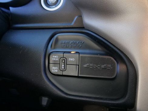 Used 2019 RAM 2500 Laramie w/ Black Appearance Package image 18