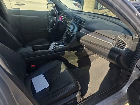 Used 2018 Honda Civic Touring image 17