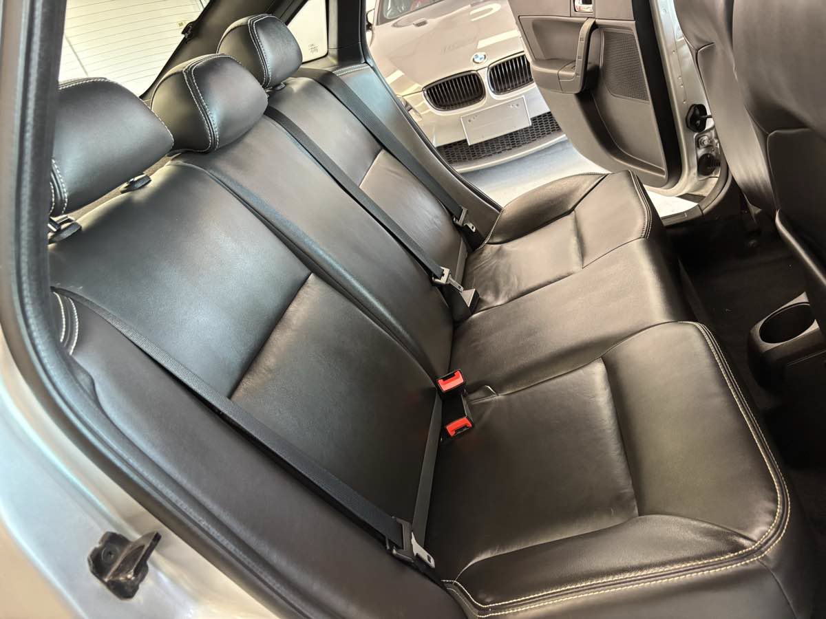 Used 2010 Ford Focus SEL FWD image 22