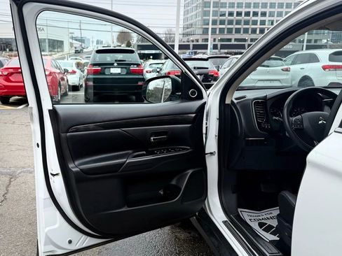 Used 2017 Mitsubishi Outlander GT image 9