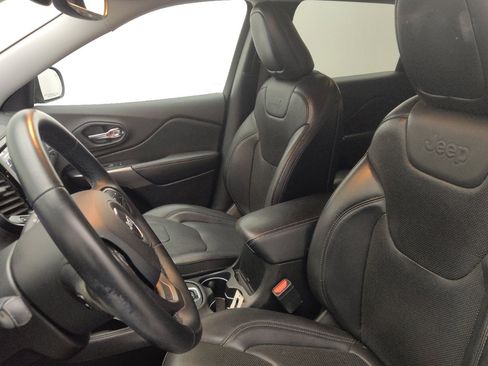 Used 2019 Jeep Cherokee Limited image 17