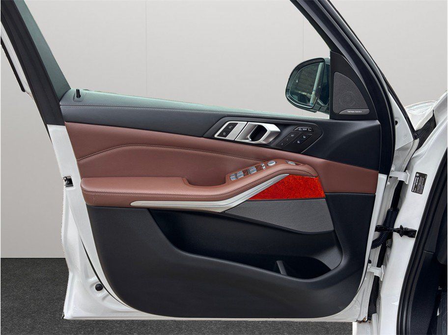 Used 2023 BMW ALPINA XB7 AWD/4WD image 22