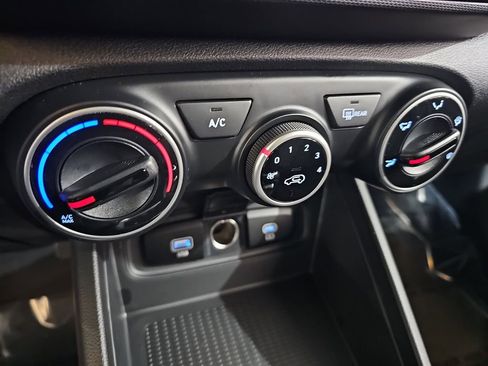 New 2026 Hyundai Venue SE image 22