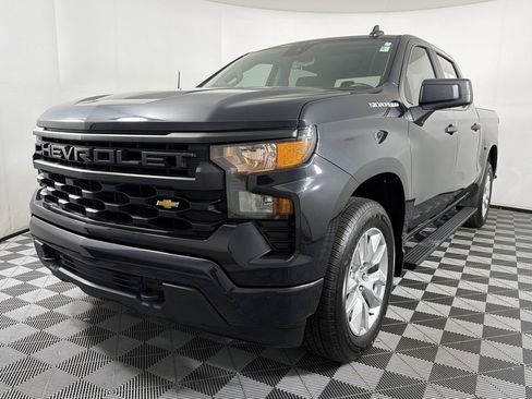 Used 2022 Chevrolet Silverado 1500 Custom image 3