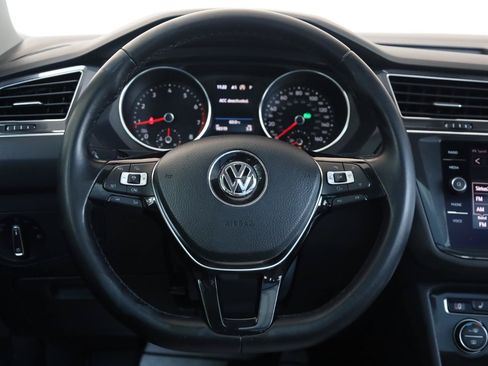Used 2018 Volkswagen Tiguan SEL AWD/4WD image 32