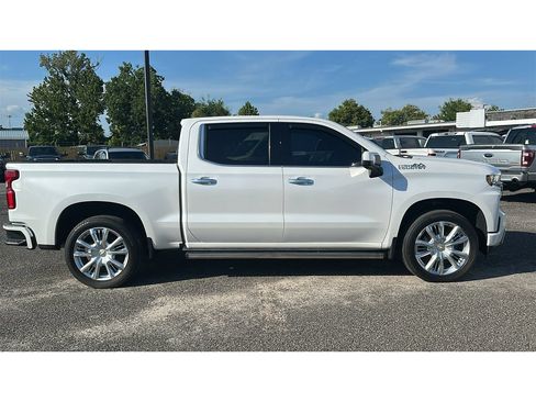 Used 2021 Chevrolet Silverado 1500 High Country w/ Technology Package AWD/4WD image 7