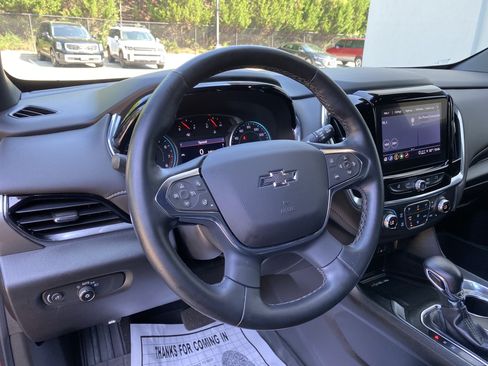 Used 2023 Chevrolet Traverse LT w/ Midnight/Sport Edition FWD image 17