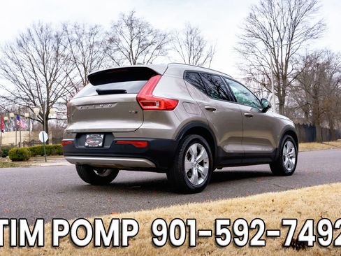 Used 2022 Volvo XC40 T5 Momentum image 4